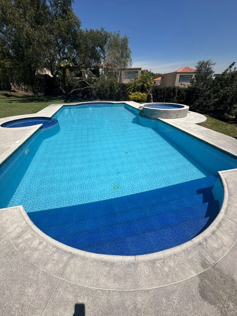 casa-en-venta-cumbaya-piscina-hidromasaje-asesoria-cv-ecuador