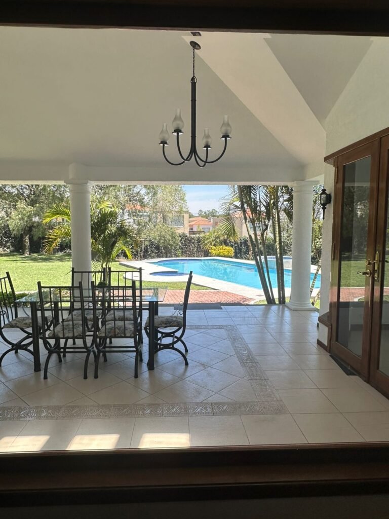venta-casa-cumbaya-ecuador-asesoria-cv-patio-y-areas-exteriores
