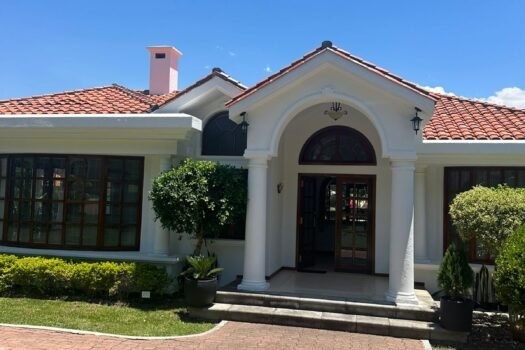 CASA 450m² CUMBAYÁ