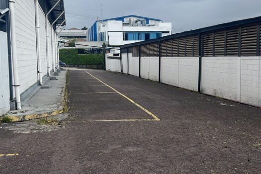 BODEGA 800m² ELOY ALFARO