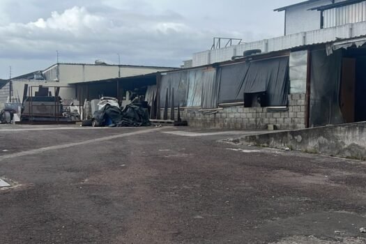 BODEGA 2860m² ELOY ALFARO