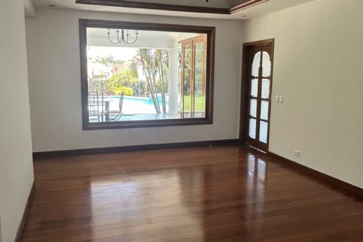 CASA 450m² CUMBAYÁ