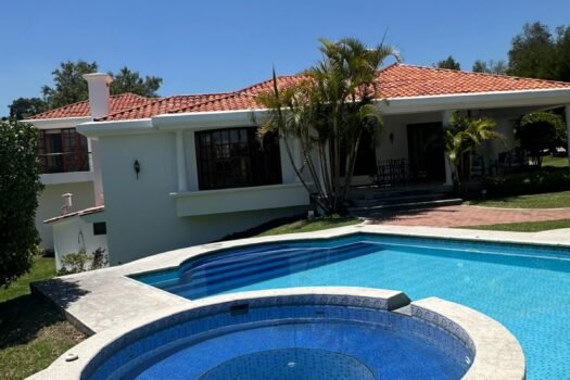 CASA 450m² CUMBAYÁ